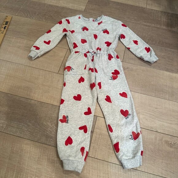 OLD NAVY GIRLS RED HEARTS ROMPER JUMPER 1 PIECE VALENTINES 5T - Picture 2 of 5